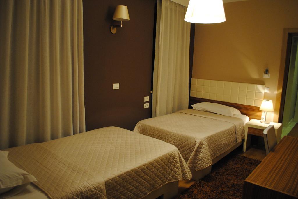 Hotel Vila 60 Tirana Exterior photo